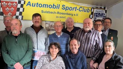 Bild: Bohmann/exb
Geehrt für langjährige Mitgliedschaft: hinten, von links Adolf Kagermeier, Günter Gebhard, Walter Franz, Hans Maier, Albert Greß, Reinhold Dütsch, Helmut Elefant, Jürgen Hänisch; vorne: Gudrun und Ralf Jeske, Daniela Hänisch.