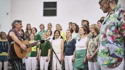 Bild: Alescha Birkenholz/exb
Beim letzten Auftritt begeisterte der Leiter mit seinem Taucherchor in München.