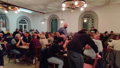 Bild: do
Das Schinkenfest der Kulm-Kicker lockte am Wochenende die Besuchermassen in den Buruckersaal.