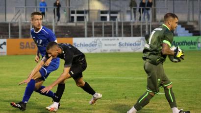 Bild: Dieter Jäschke
Stefan Pühler (links, im Heimspiel gegen Regenstauf) kehrt nach seiner Verletzungspause ins Aufgebot der SpVgg SV Weiden zurück. Der Stürmer steht im Kader für das Auswärtsspiel in Bogen.