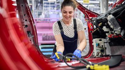 Bild: Rainer Haeckl www.rainerhaeckl.de /bmw
Das BMW Group Fahrzeugwerk in Regensburg besteht seit 1986 und ist einer von über 30 Produktionsstandorten der BMW Group weltweit.