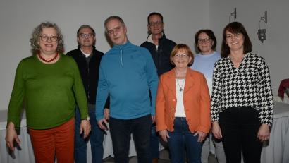 Bild: bey
Die Mitglieder der Chorgemeinschaft Parkstein bestätigen bei den Neuwahlen in der Jahreshauptversammlung Vorsitzende Brigitta Schultz, zweiten Vorsitzenden Richard Birkner, Schatzmeisterin Herta Lang, Schriftführerin Claudia Kick (vordere Reihe von links) . Beisitzer sind Karl-Heinz Guldner, Helmuth Pöllath und Monika Zehent.