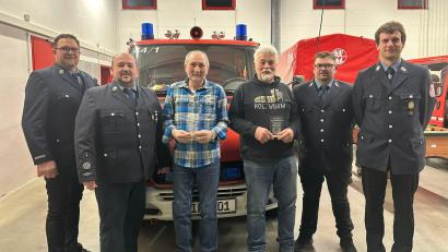 Bild: Bastian Peetz/exb
Ehrungen standen bei der Feuerwehr Groschlattengrün an. Im Bild (von links) Bürgermeister Stephan Schübel, Vorsitzender Markus Spörrer, Herbert Gadelmeier und Ehrenkommandant Richard Hess, Zweiter Vorsitzender Manuel König und Kommandant Stefan Heindl