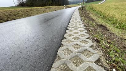 Bild: ge
Die sanierte Gemeindeverbindungsstraße von Sunzendorf nach Dollmannsberg steht noch mit einem Restbetrag im Investitionsplan.