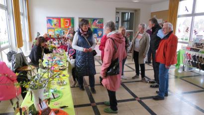 Bild: adj
Gut besucht ist der Hobbykünstlermarkt in der Grundschule in Altenstadt/WN.
