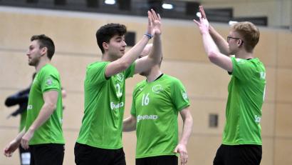 Bild: Hubert Ziegler
Christian Scherl (Zweiter von links/Szene aus einem früheren Spiel) war nach langer Verletzungspause gegen Oelsnitz wieder dabei.