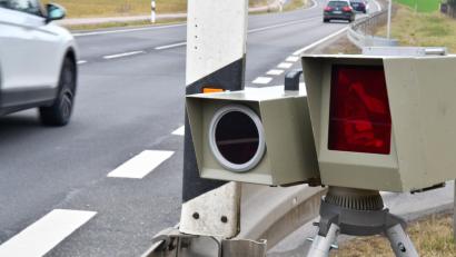 Symbolbild: Petra Hartl
Die Polizei hat in Amberg Ausschau nach Rasern gehalten.
