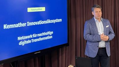 Bild: Mittelstandsunion/exb
Benjamin Zeitler erläuterte im Coworking Kemnath den interessierten Besuchern die Möglichkeit eines weiteren Bayerischen Innovations- und Transformations-Zentrums (Bitz) mit Standort in Kemnather Land.