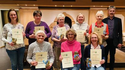 Bild: Daniela Dotzler/exb
Die Jubilare des OGV Högen und Umgebung zusammen mit dem Bürgermeister Reiner Pickel (hinten, rechts).