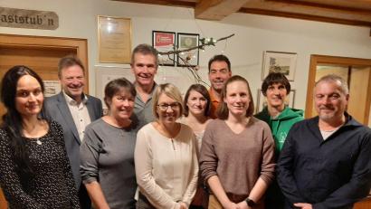 Bild: Nicola Wallner/exb
Der TC Paulsdorf wählt einen neuen Vorstand (von links): Melanie Vogenauer, Bürgermeister Alwin Märkl, Abteilungsleiterin Klara Mulzer, Michael Mulzer, Susanne Reinwald, Katrin Lobedann, Thomas Poeplau, Julia Amschler, Nicola Wallner und Hans-Jürgen Hammer.