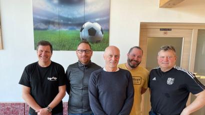 Bild: Förderverein SC Germania/exb
Im Bild (von links) Michael Gold (Kassier), Oliver Eckl (Beisitzer), Thomas Scherm (2. Vorsitzender), Marco Mrvec (Beisitzer) und Konrad Singer (Vorsitzender).