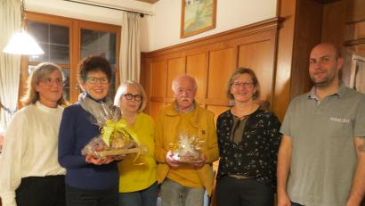 Bild: Angela Kleylein/exb
Der Gartenbauverein Ammerthal ernennt Ehrenmitglieder (von links) Vorstandsmitglied Elisabeth Hausmann, Ehrenmitglied Renate Grasser, Vorstandsmitglied Martina Eckl, Ehrenmitglied Rudi Pirkl, Vorstandsmitglied Monika Wismeth und Kreisfachberater Markus Fuchs.