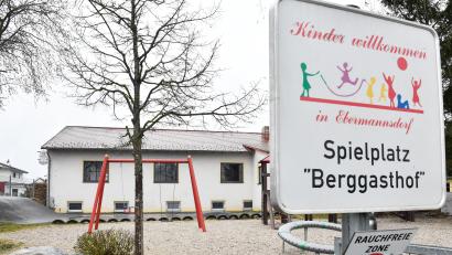 Bild: Petra Hartl
Der an den Berggasthof angrenzende Spielplatz wurde vom Gemeinderat als ein Grund aufgeführt, warum das Gebäude nicht als Asylbewerberunterkunft geeignet sei.