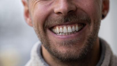 Bild: Hannes P Albert/dpa
Die Forscher haben eine Reihe von Schlüsselfaktoren ausgemacht, die Menschen generell glücklicher machen.