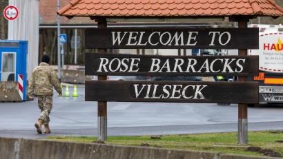 Symbolbild: Armin Weigel/dpa
Im US-Militärgerichtssaal der Rose Barracks in Vilseck wird derzeit verhandelt, ob ein heute 29-jähriger US-Soldat seinen fünf Monate alten Sohn getötet hat. Der Sohn ist deutscher Staatsbürger.