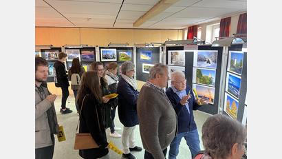 Bild: mor
Rund 250 Besucher waren begeistert von der Ausstellung der Fotofreunde im Jugendheim. Neben den Ausstellungsbildern wurden vertonte Multivisionsschauen präsentiert.