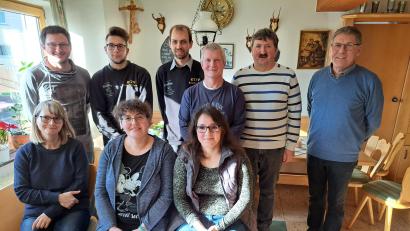 Bild: Josef Hanauer/exb
Wahlen beim Kleintierzuchtverein: Im Bild (vorne von links) Annett Zimmermann, Ramona Tretter, Nadja Dostler, (hinten von links) Andreas Hendl, Simon Hausknecht, Thomas Kraus jun., Jürgen Krüger, Helmut Dostler und Bürgermeister Oskar Schuster.
