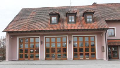 Bild: pi
Beim Waidhauser Feuerwehrhaus ist ein An- und Umbau geplant.