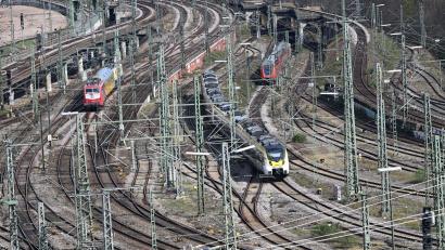 Bild: Bernd Weißbrod/dpa
Die Gleisfläche des milliardenschweren Bahnprojekts Stuttgart 21, bei der der Stuttgarter Hauptbahnhof unter die Erde verlegt werden soll.