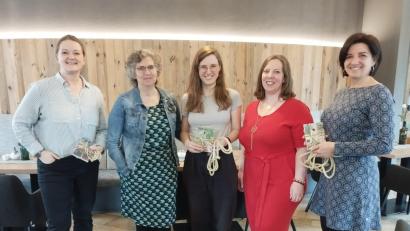 Bild: Sonja Probst/exb
Sie gestalten das Frauenfrühstück: (von links) MdB Tina Winklmann, Jutta Rösch, Theresa Eberlein, frauenpolitische Sprecherin der Grünen Bayern, Sonja Probst und Kreisbäuerin Sabine Schindler.