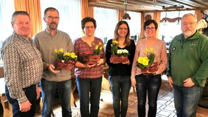 Bild: no
Ehrungen für langjährige Mitgliedschaft (von links): Gemeinderat Werner Englhard, Herbert Dürgner (25 Jahre), Michaela Purrer (zehn Jahre), Andrea Maderer (zehn Jahre), Kreisfachberaterin Michaela Basler und Vorsitzender Wolfgang Stowasser.