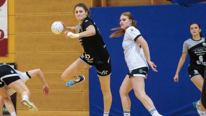 Bild: Günter Uschold
Tina Lottner (am Ball/Szene aus der Vorsaison)trifft mit dem HV auf Altdorf.