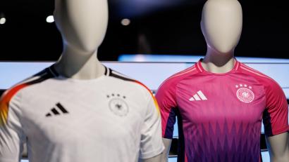 Bild: Daniel Karmann/dpa
Der DFB wechselt ab 2027 seinen Ausrüster.