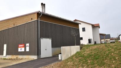 Bild: no
Blick auf die Siedlung Weidenberg in Illschwang, mit dem Blockheizkraftwerk im Vordergrund.