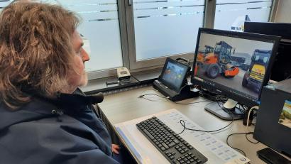Bild: kro
Diplom-Ingenieur Hans Panzer ist Spezialist im Bereich Sonderabnahmen und Ausnahmegutachten.