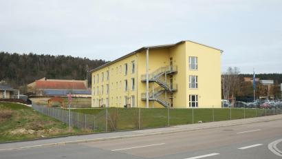 Bild: Hirsch
Die Schwandorfer Förderstätte der "Barmherzigen Brüder Behindertenhilfe" entstand in unmittelbarer Nachbarschaft zum Hospiz, zum Ämterzentrum und zum Landratsamt.