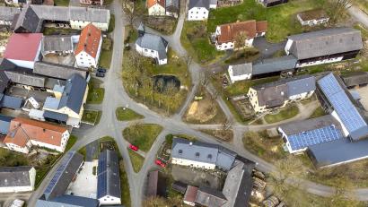 Bild: Xaver Klaußner/exb
Der Obere Dorfplatz in Lengenfeld wird aufgehübscht.