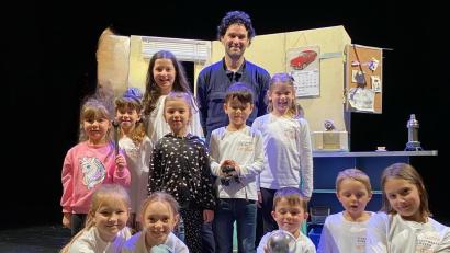 Bild: Ingeborg Waldherr/exb
Die Kinderjury stimmte für das Gewinnerstück „Armstrong – Die abenteuerliche Reise einer Maus zum Mond“. Es überzeugte die Kinder-Juroren.