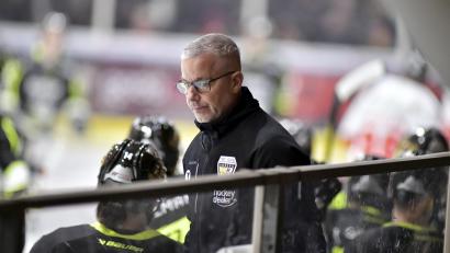 Archivbild: Hubert Ziegler
Dirk Salinger bleibt auch in der kommenden Saison Trainer des ERSC Amberg.