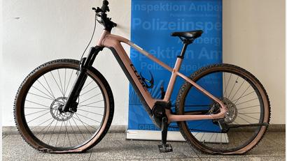 Bild: Polizeiinspektion Amberg/exb
Dieses Pedelec haben Polizeibeamte sichergestellt und suchen nun nach dem Eigentümer.