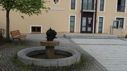 Bild: Houschka
Das in Wolfring stehende Rathaus der Gemeinde Fensterbach ist aus personellen und verwaltungstechnischen Gründen erneut nur begrenzt für Vorsprachen der Bürgerschaft erreichbar.