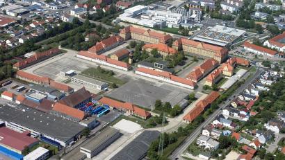 Bild: Georgi
Das Areal der Leopoldkaserne in Amberg von oben. Eine neu zu gründende Stadtentwicklungsgesellschaft soll das Gelände direkt von der Bundesanstalt für Immobilienaufgaben erwerben und entwickeln.