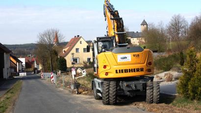 Bild: wro
Noch bis Mitte Mai ist die Tirschenreuther Straße im Osten der Marktgemeinde Falkenberg eine Baustelle.