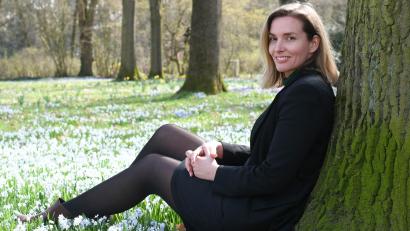 Bild: Gabi Schönberger
Im Grünen fühlt sich Laura Weber wohl. Bei den Grünen im Landtag auch. Nun feiert die Weidener Stadträtin 40. Geburtstag.