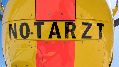 Symbolbild: Fabian Sommer
Bei einer Massenkarambolage mit rund 40 beteiligten Fahrzeugen sind auf der Autobahn in der Nähe von Würzburg zwei Menschen gestorben.