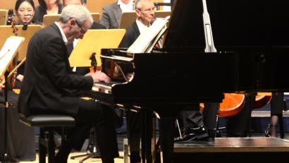 Bild: Kunz
Der fingerfertige Reger-Experte Markus Becker begeistert das Publikum am Klavier. Für die Einspielung sämtlicher Reger-Klavierstücke auf CD erhielt er 2019 einen "Opus Klassik".