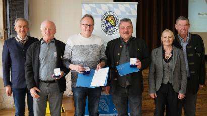 Bild: Hirsch
Ehrung beim Fischereiverband Oberpfalz (von links): Roland Grillmeier, Alfred Beck, Michael Throner, Hans Holler, Gabriele Wittleben und Reiner Wolfrath.