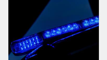 Symbolbild: Rolf Vennenbernd
Ein 24-Jähriger hat sich mit eingeschalteten blauen Blitzleuchten den Weg auf der Autobahn freigemacht.