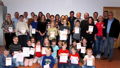 Bild: tra
An 25 Kinder und 17 Erwachsene verleiht die DJK Ensdorf das Deutsche Sportabzeichen.