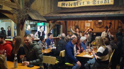 Bild: sgs
Im beheizten Reichert'n-Stodl sorgte die Mittelberg-Muse für Stimmung und gute Laune