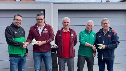 Bild: M. Stadler
Freuen sich gemeinsam über die Spende: Peter Kämpf, Christian Haberkorn, Gerhard Stadler, Franz Bäumler und Harald Sigritz (von links).