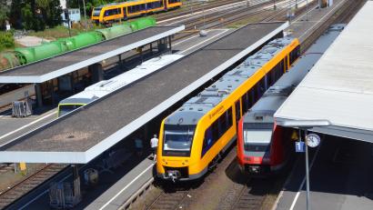 Symbolbild: Helmut Kunz
Die Bahn fährt wieder nach Plan. Auch am Bahnhof Weiden gab es zuletzt keine Einschränkungen. Die Gefahr weiterer Streiks scheint gebannt: Am Montagabend einigten sich Bahn und Gewerkschaft GDL.