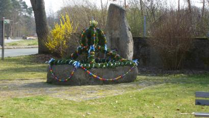 Bild: bk
Ein Blickfang ist der geschmückte Osterbrunnen an der Bildbaumanlage.