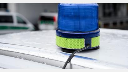 Symbolbild: Daniel Vogl/dpa
Ein 60-Jähriger fuhr mit 4,5 Promille Alkohol mit seinem Transporter auf der Autobahn.