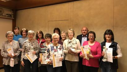 Bild: mma
Langjährige Mitglieder ehrt der Kneippverein Hahnbach, hier mit der Referentin Martina Riedl (Zweite von links), der Vorsitzenden Doris Boesen (rechts) und dem Zweiten Bürgermeister Georg Götz.