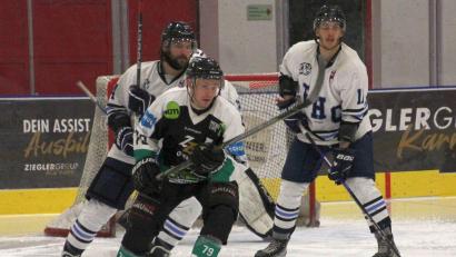Bild: kro
Der EHC Mitterteich (vorne Kiril Groz) hat auch das zweite Finale um die bayerische Bezirksliga-Meisterschaft gegen den EHC Straubing verloren.
